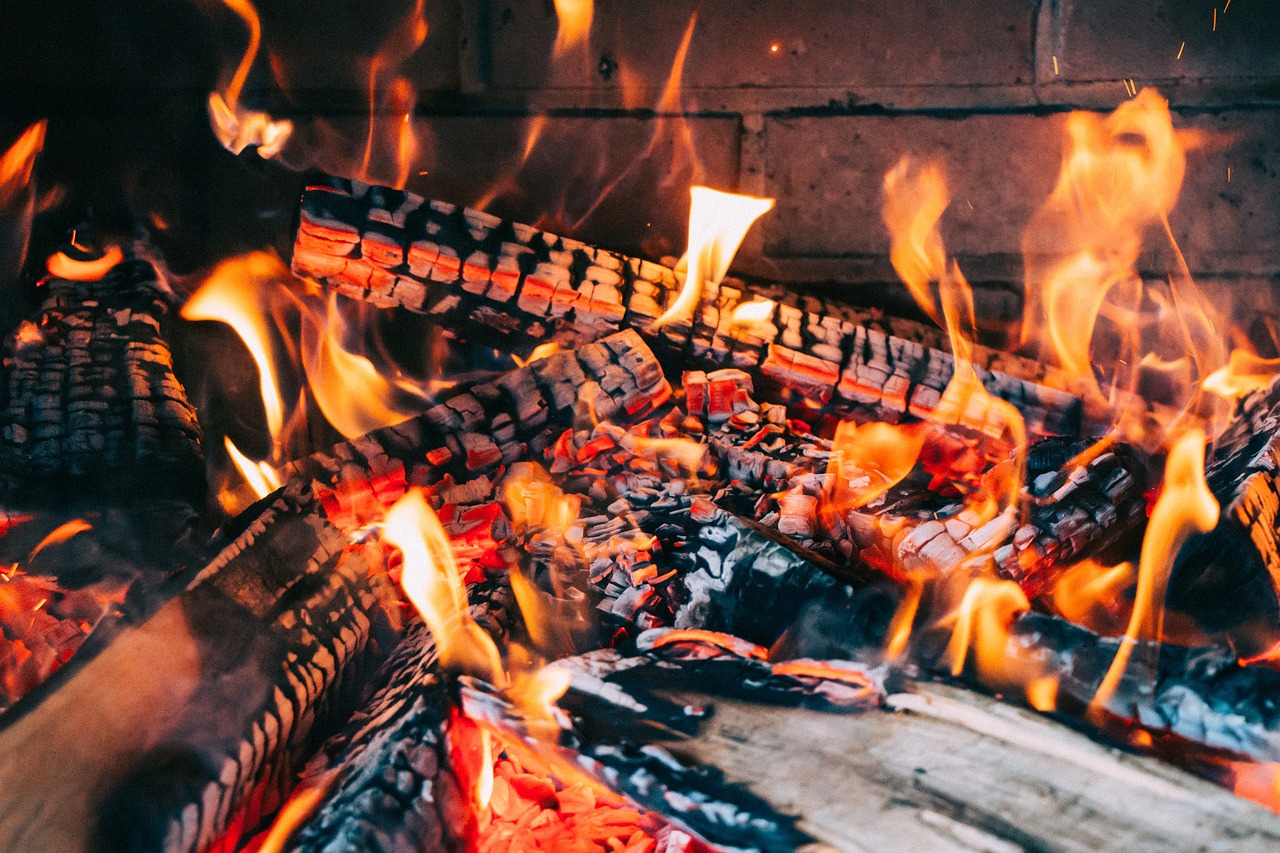 Creating a Cozy Fire Pit Area in Your Backyard